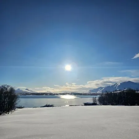 Peaceful Small House By The Sea Prázdninový dům Tromsø